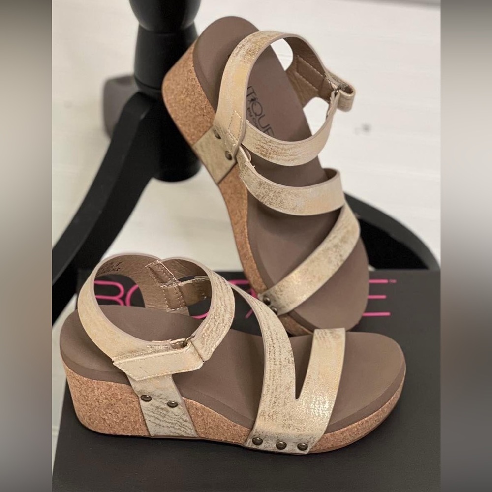 Corky’s Spring Fling Wedges In Gold